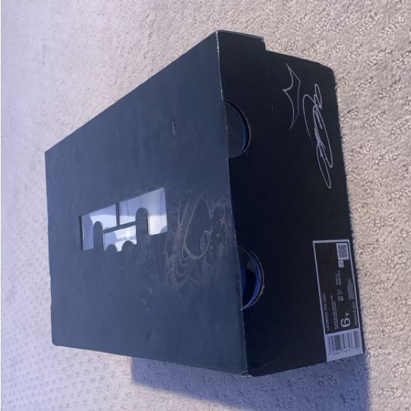 Lebron James xix almost new basketball shoes - Picture 7 of 13